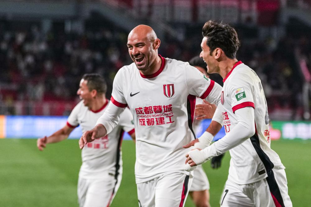 传奇前锋因扎吉：球场风采与进球艺术全解析